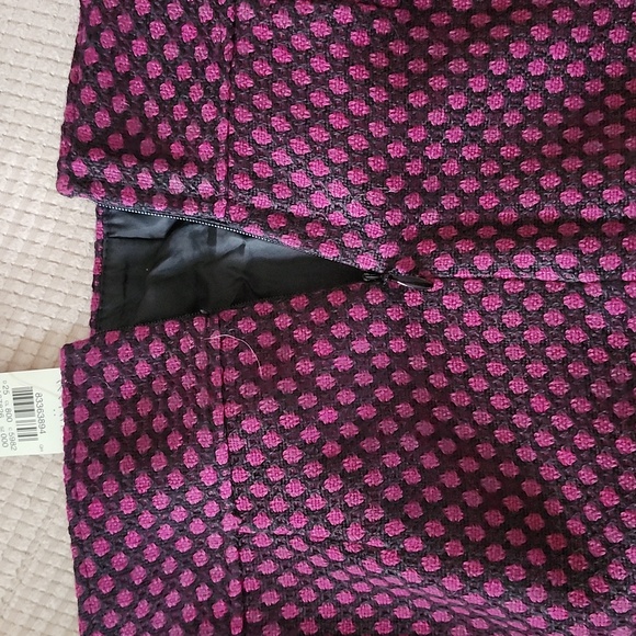 Kick Pleat Skirt - Picture 7 of 8